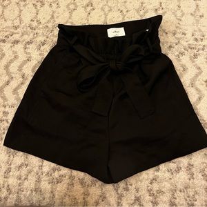 Aritiza Wilfred Paperbag Shorts